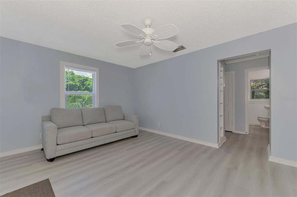 For Rent: $2,900 (2 beds, 1 baths, 1012 Square Feet)