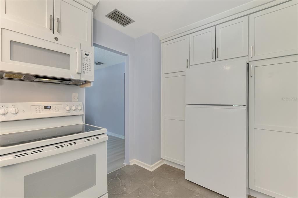 For Rent: $2,900 (2 beds, 1 baths, 1012 Square Feet)