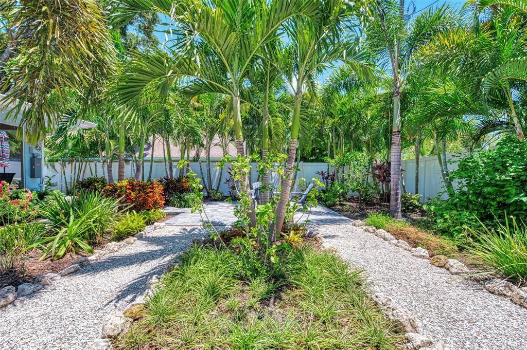 For Rent: $2,900 (2 beds, 1 baths, 1012 Square Feet)
