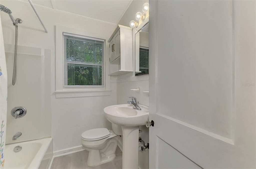 For Rent: $2,900 (2 beds, 1 baths, 1012 Square Feet)