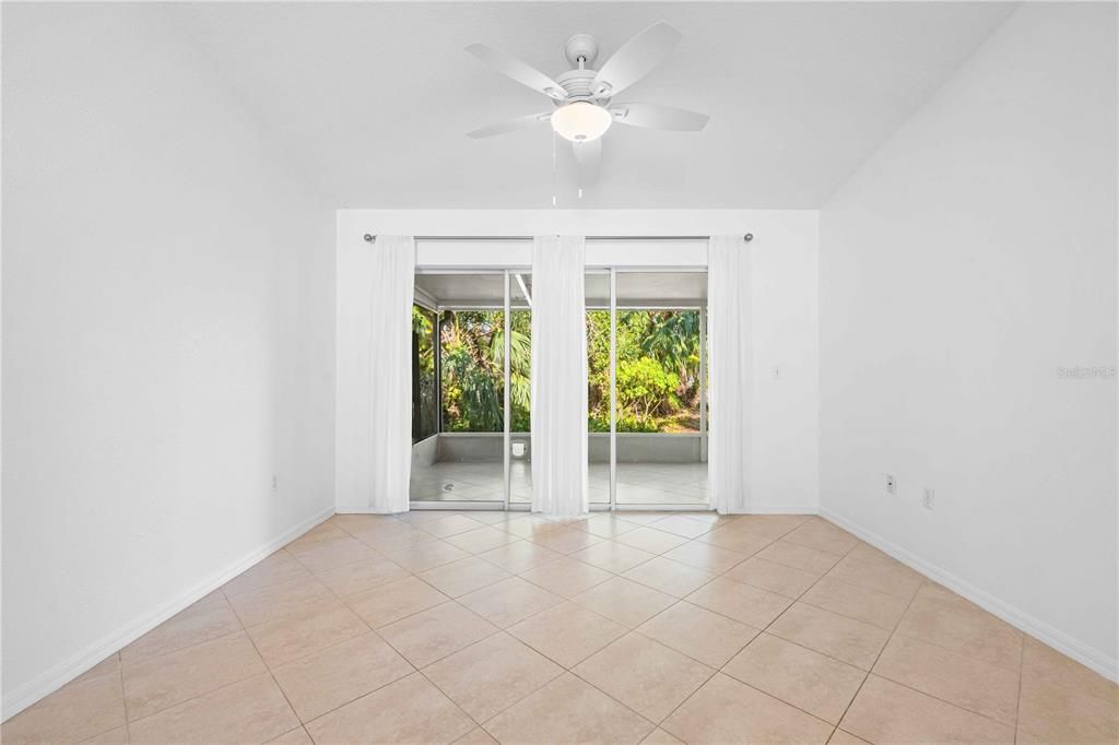 For Sale: $295,000 (2 beds, 2 baths, 924 Square Feet)