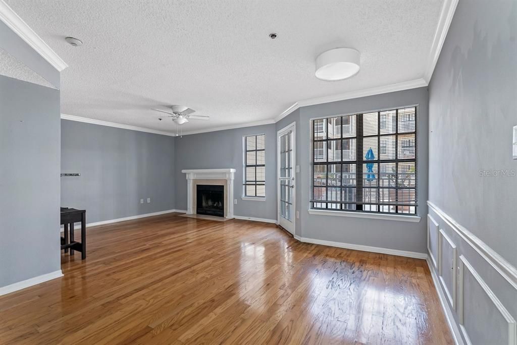 For Rent: $1,990 (1 beds, 1 baths, 631 Square Feet)