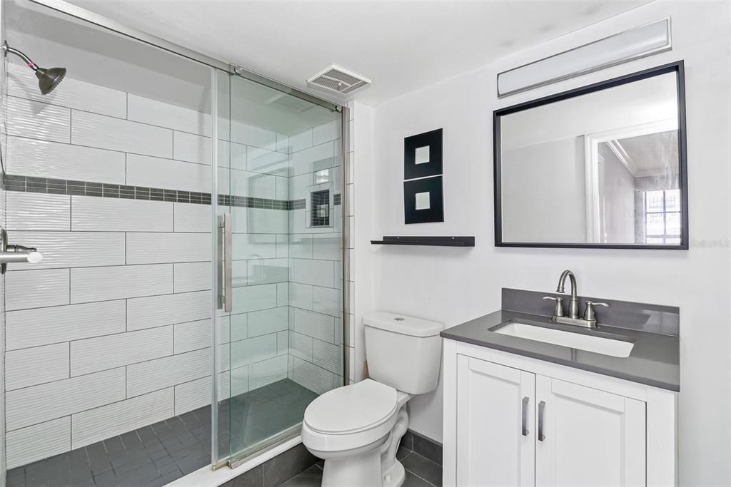 For Rent: $1,990 (1 beds, 1 baths, 631 Square Feet)