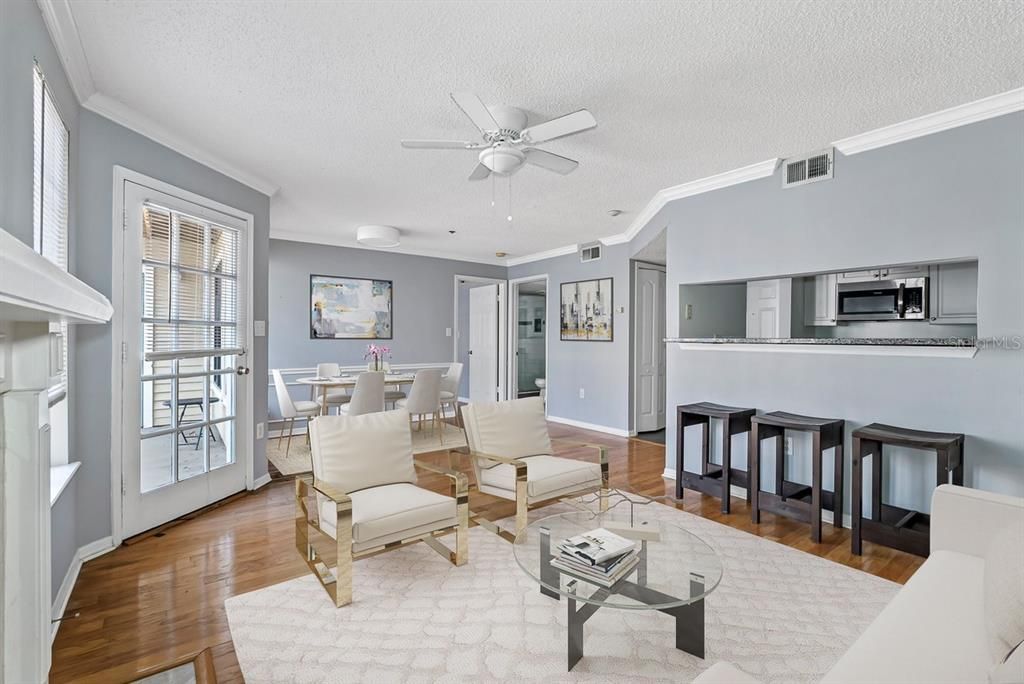 For Rent: $1,990 (1 beds, 1 baths, 631 Square Feet)