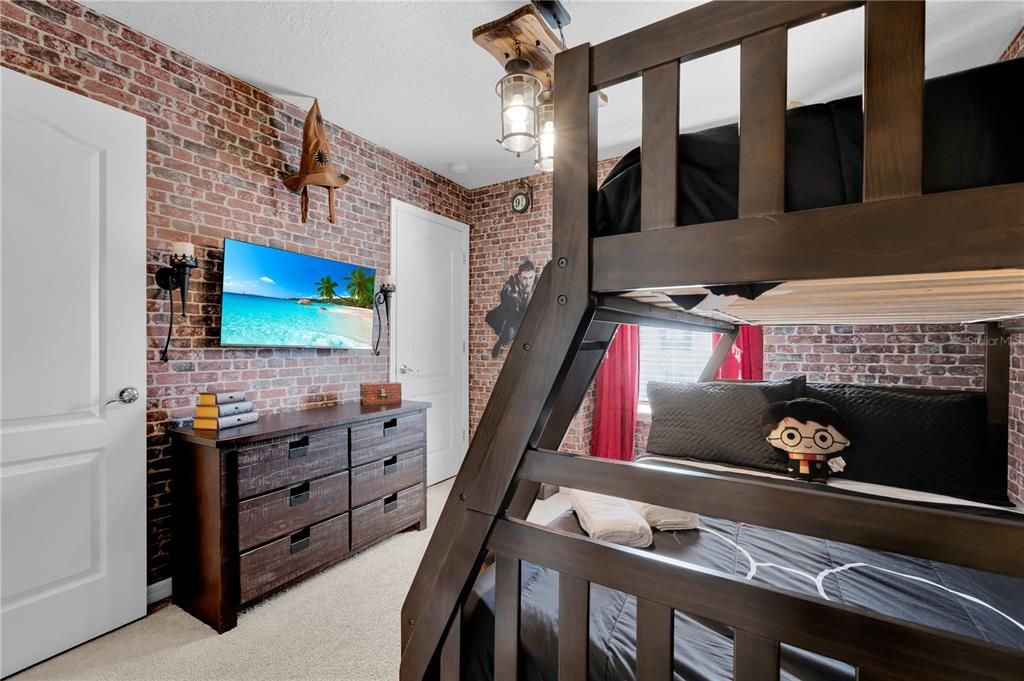 For Sale: $430,000 (5 beds, 4 baths, 2263 Square Feet)