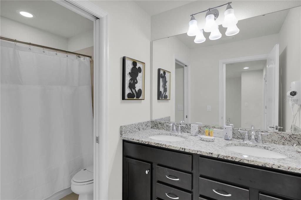For Sale: $430,000 (5 beds, 4 baths, 2263 Square Feet)
