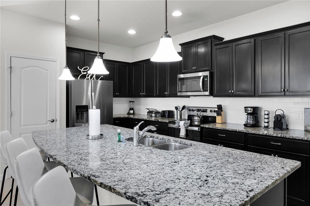 For Sale: $430,000 (5 beds, 4 baths, 2263 Square Feet)