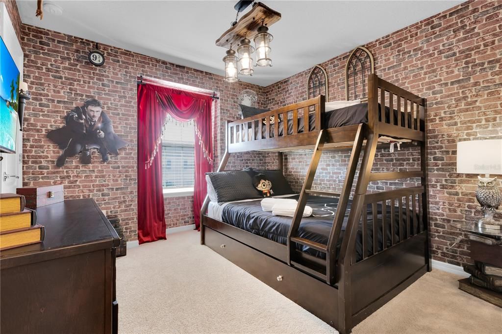 For Sale: $430,000 (5 beds, 4 baths, 2263 Square Feet)