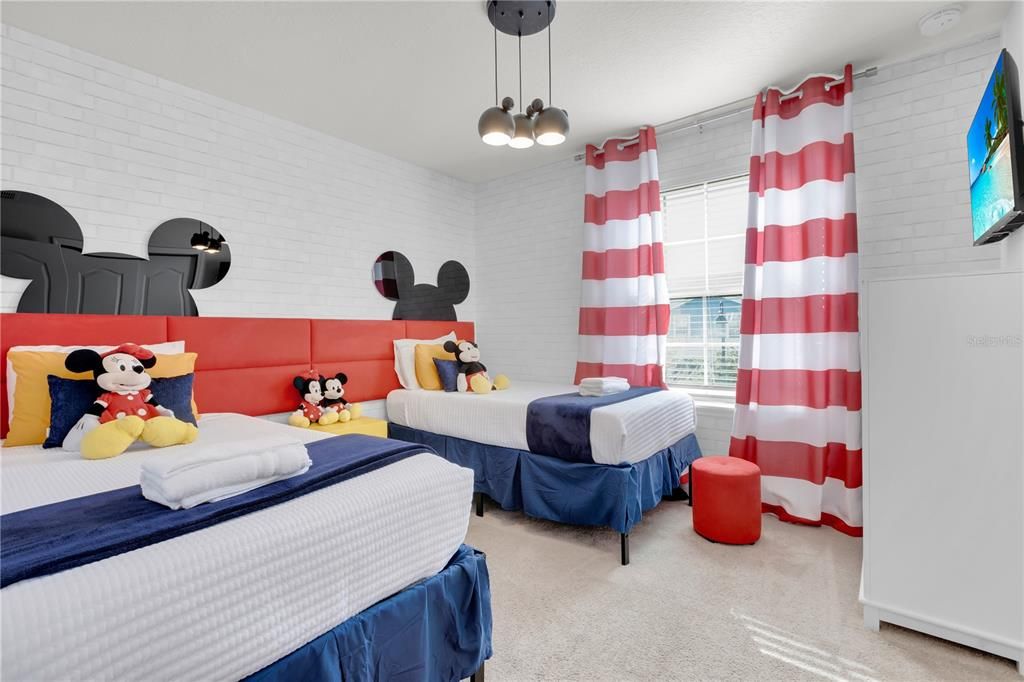 For Sale: $430,000 (5 beds, 4 baths, 2263 Square Feet)