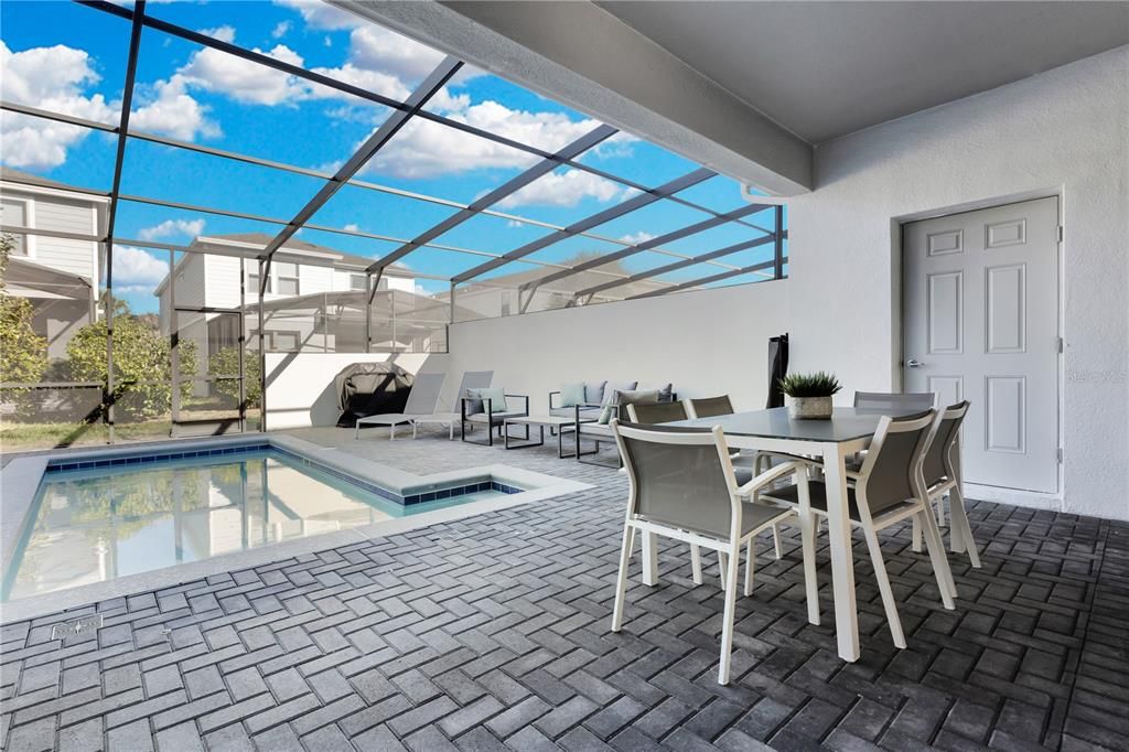 For Sale: $430,000 (5 beds, 4 baths, 2263 Square Feet)