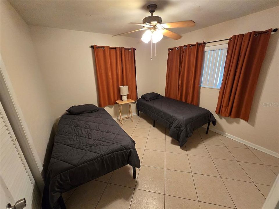 For Sale: $149,900 (2 beds, 1 baths, 988 Square Feet)
