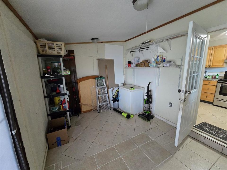 For Sale: $149,900 (2 beds, 1 baths, 988 Square Feet)