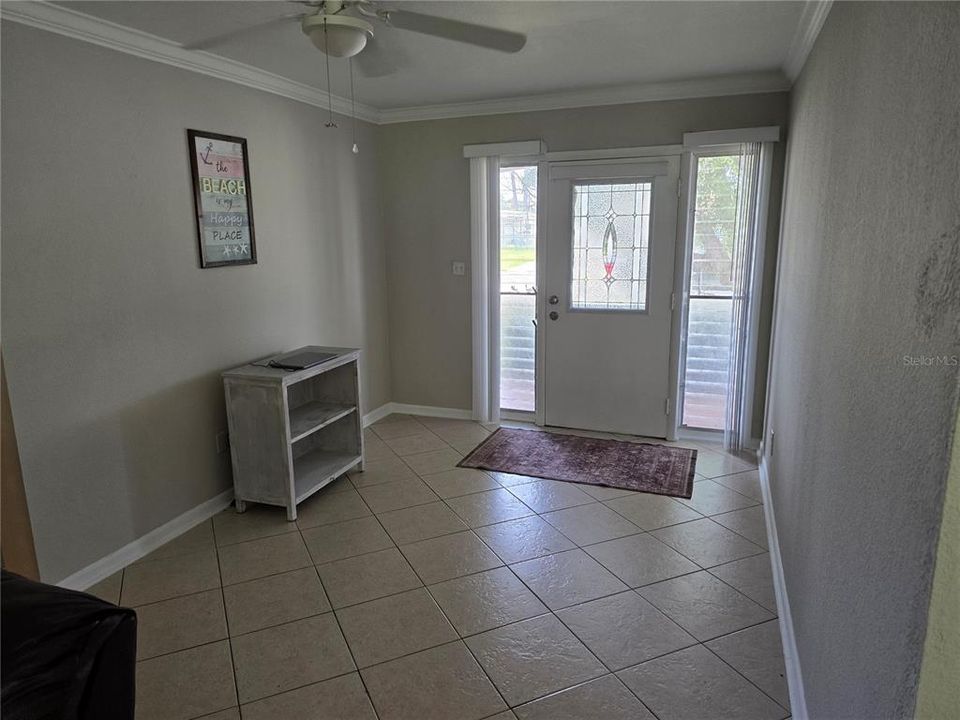 For Sale: $149,900 (2 beds, 1 baths, 988 Square Feet)