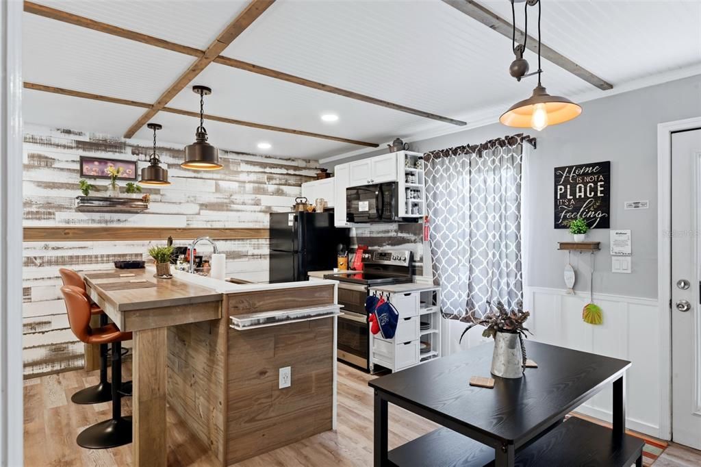 For Sale: $2,000,000 (3 beds, 2 baths, 2016 Square Feet)