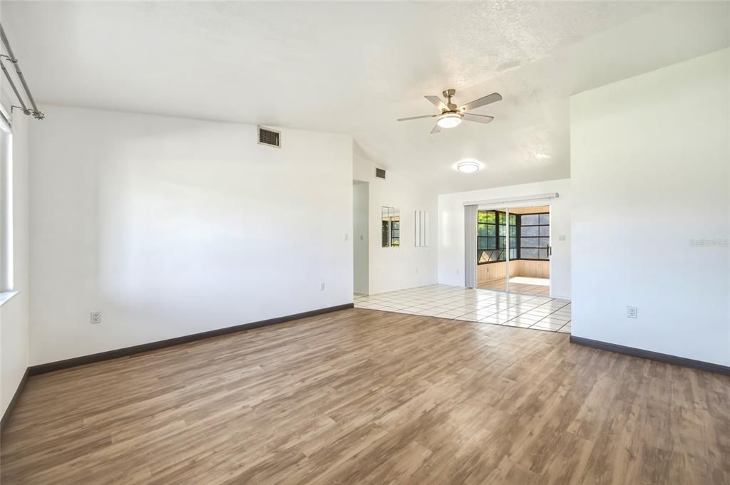 В аренду: $1,695 (2 спален, 2 ванн, 1014 Квадратных фут)