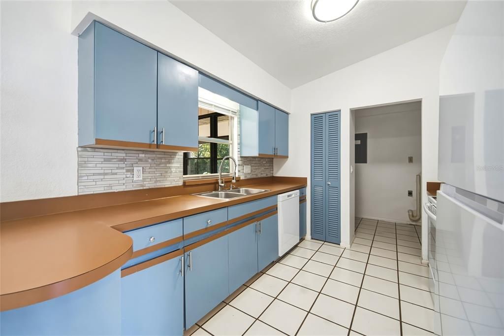 В аренду: $1,695 (2 спален, 2 ванн, 1014 Квадратных фут)