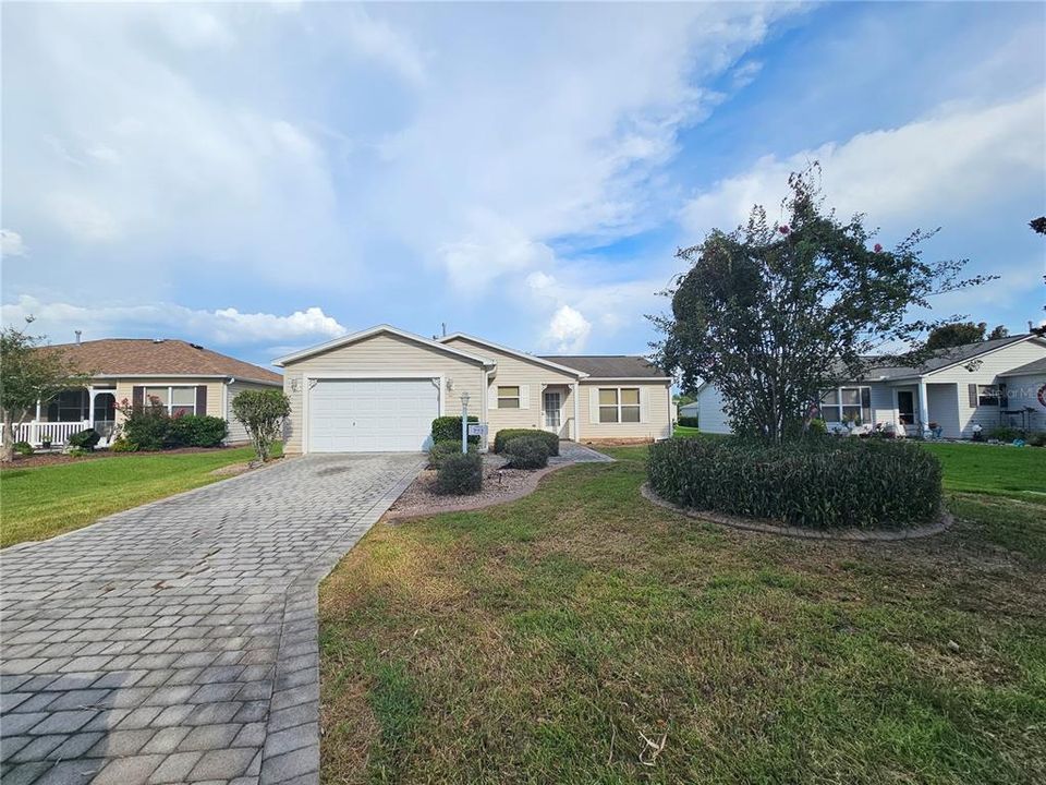 For Rent: $2,100 (2 beds, 2 baths, 1100 Square Feet)