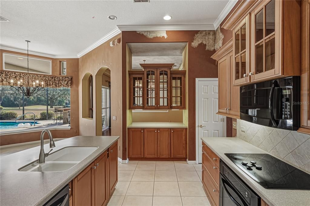 For Rent: $3,200 (3 beds, 3 baths, 2569 Square Feet)