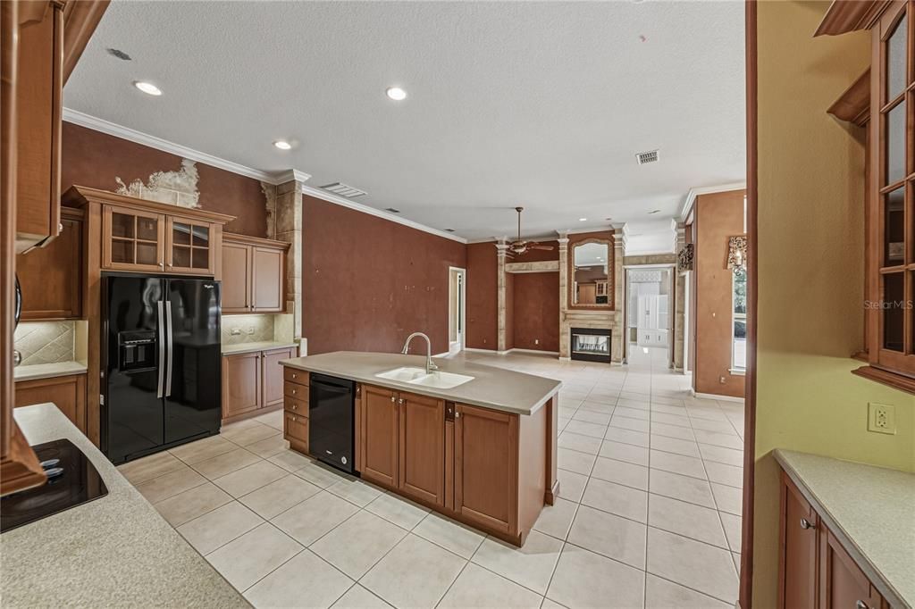 For Rent: $3,200 (3 beds, 3 baths, 2569 Square Feet)