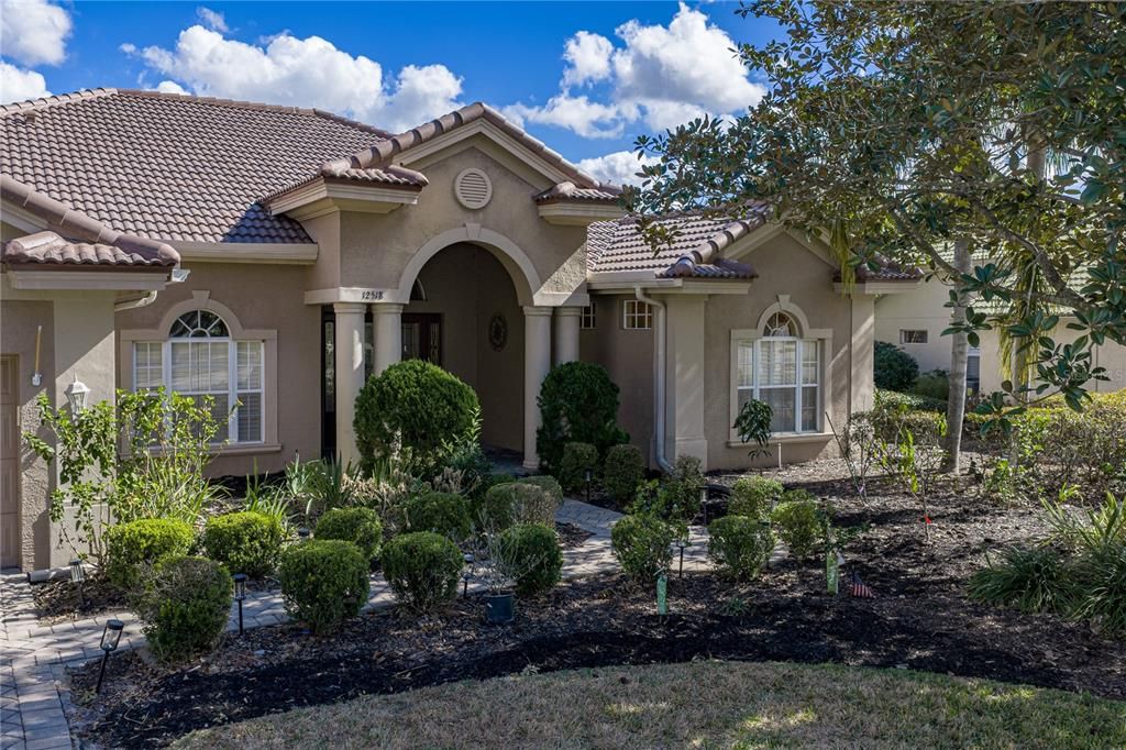 For Rent: $3,200 (3 beds, 3 baths, 2569 Square Feet)