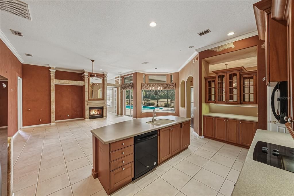 For Rent: $3,200 (3 beds, 3 baths, 2569 Square Feet)