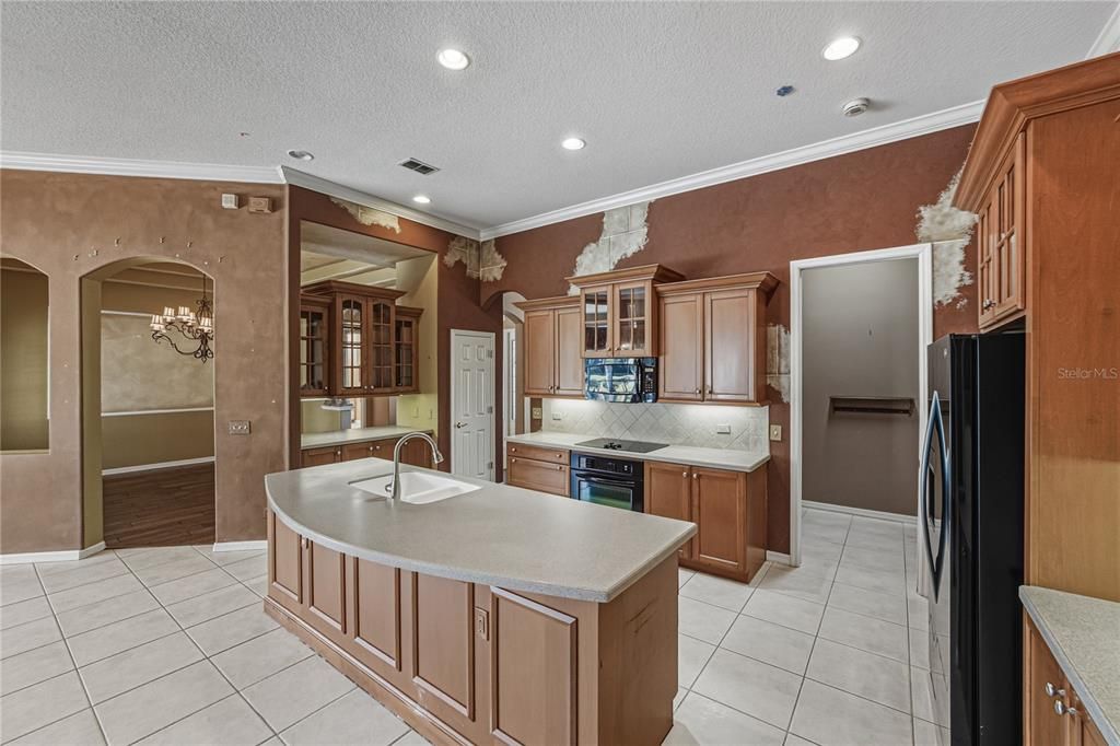 For Rent: $3,200 (3 beds, 3 baths, 2569 Square Feet)