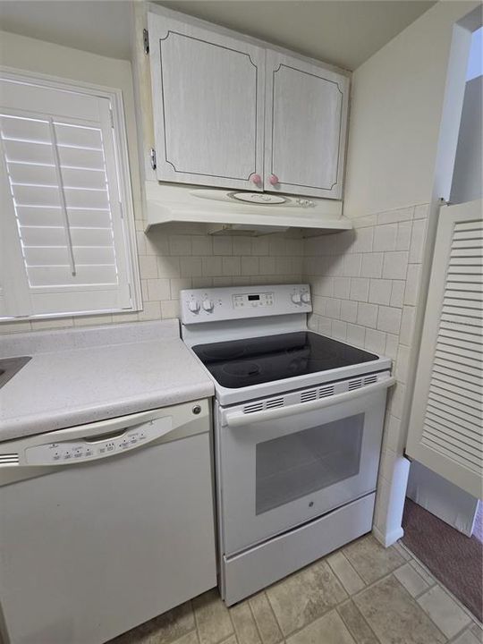 На продажу: $139,000 (2 спален, 2 ванн, 910 Квадратных фут)