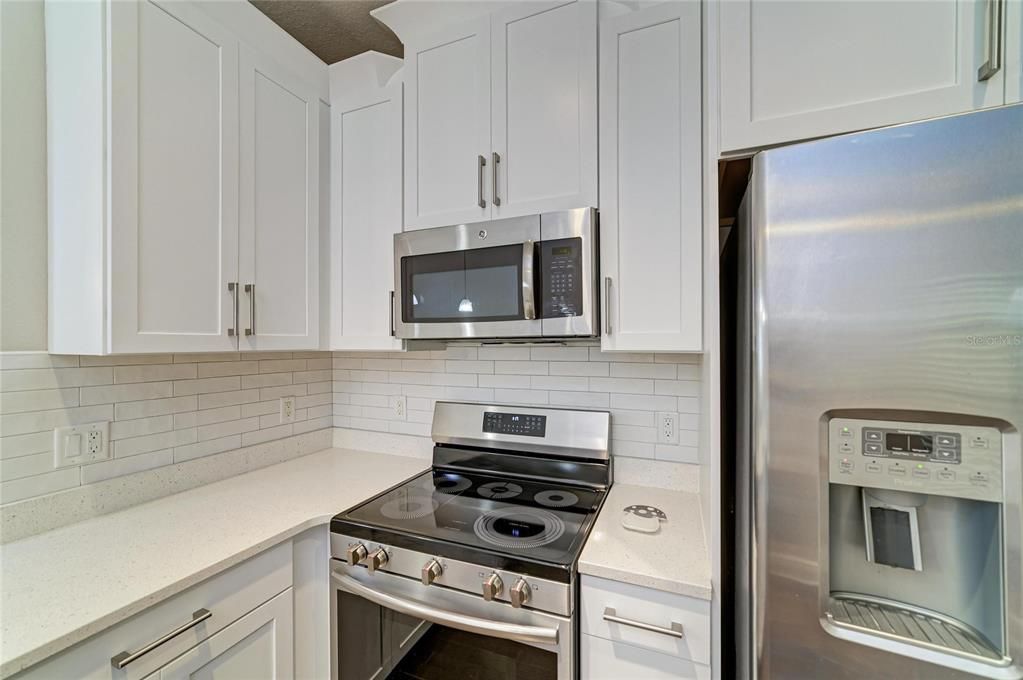 For Sale: $350,000 (2 beds, 2 baths, 1612 Square Feet)