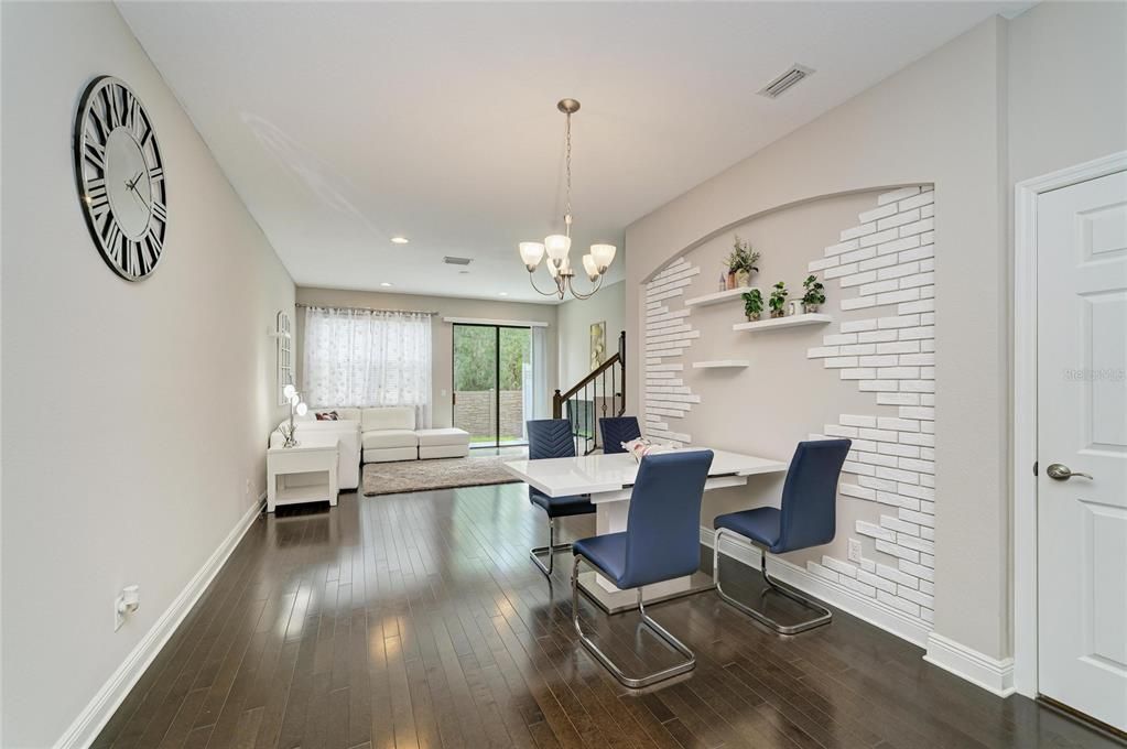 For Sale: $350,000 (2 beds, 2 baths, 1612 Square Feet)