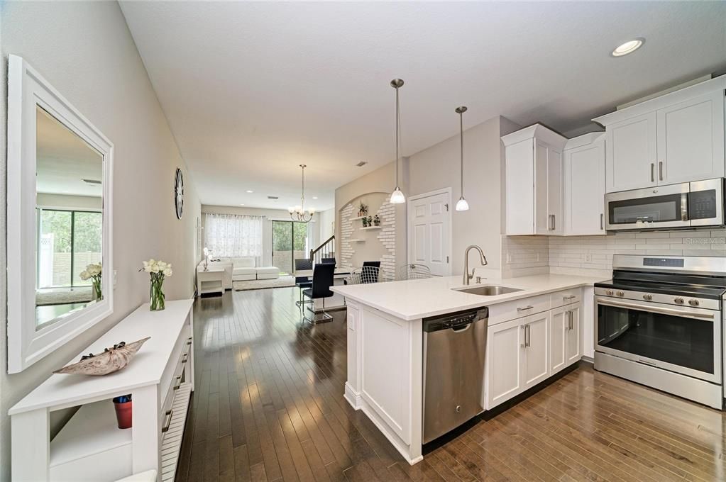 For Sale: $350,000 (2 beds, 2 baths, 1612 Square Feet)