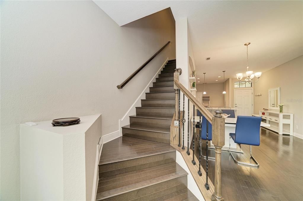 For Sale: $350,000 (2 beds, 2 baths, 1612 Square Feet)