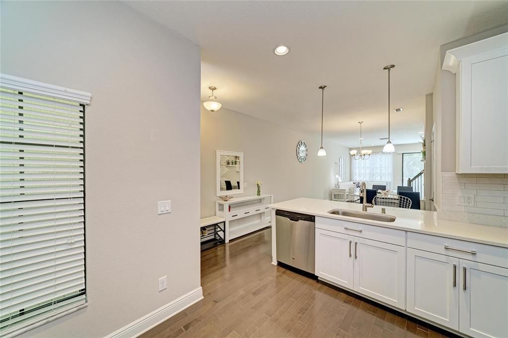 For Sale: $350,000 (2 beds, 2 baths, 1612 Square Feet)