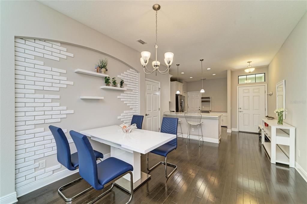 For Sale: $350,000 (2 beds, 2 baths, 1612 Square Feet)
