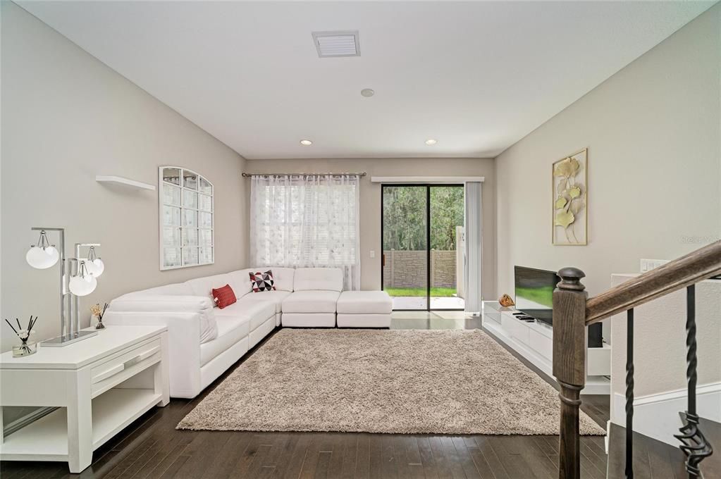 For Sale: $350,000 (2 beds, 2 baths, 1612 Square Feet)