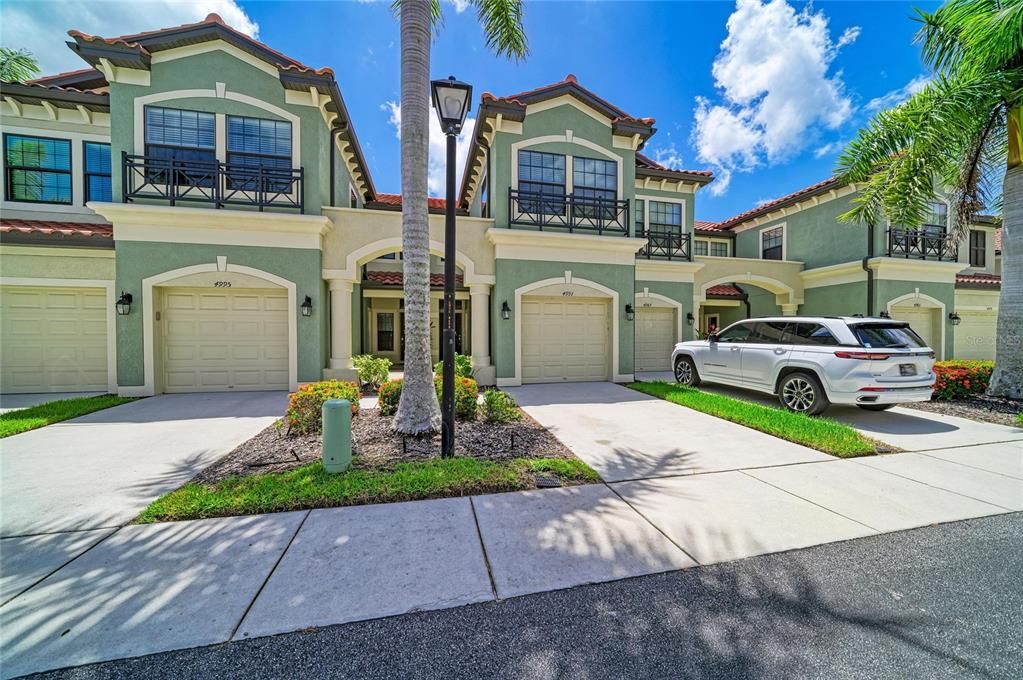 For Sale: $350,000 (2 beds, 2 baths, 1612 Square Feet)
