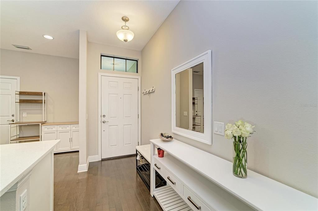 For Sale: $350,000 (2 beds, 2 baths, 1612 Square Feet)
