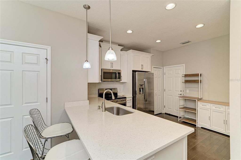 For Sale: $350,000 (2 beds, 2 baths, 1612 Square Feet)