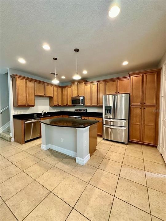 For Sale: $370,000 (2 beds, 2 baths, 1639 Square Feet)