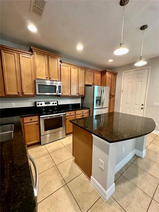 For Sale: $370,000 (2 beds, 2 baths, 1639 Square Feet)