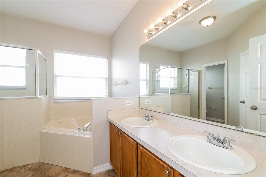 For Sale: $385,000 (4 beds, 3 baths, 2384 Square Feet)