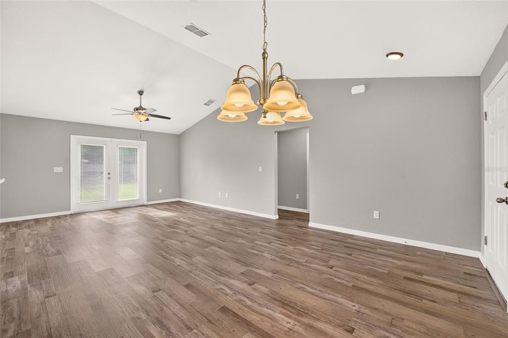 For Sale: $249,900 (3 beds, 2 baths, 1416 Square Feet)
