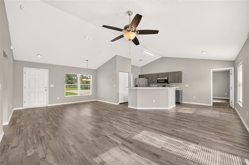 For Sale: $249,900 (3 beds, 2 baths, 1416 Square Feet)