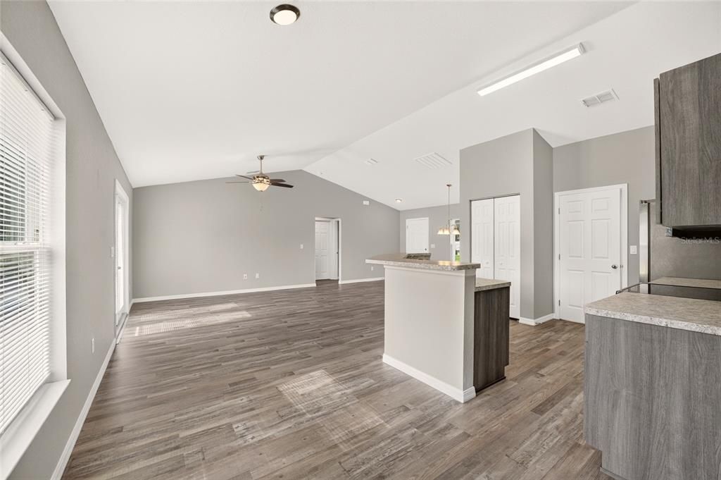 For Sale: $249,900 (3 beds, 2 baths, 1416 Square Feet)