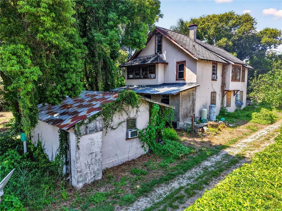 For Sale: $325,000 (3 beds, 3 baths, 1623 Square Feet)