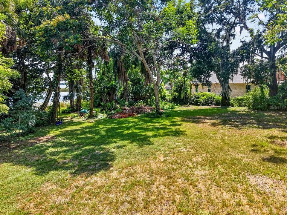 For Sale: $325,000 (3 beds, 3 baths, 1623 Square Feet)