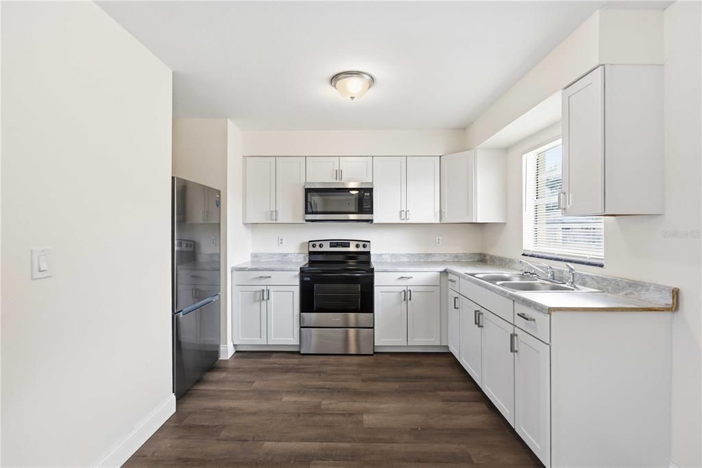 For Sale: $320,000 (3 beds, 1 baths, 1135 Square Feet)