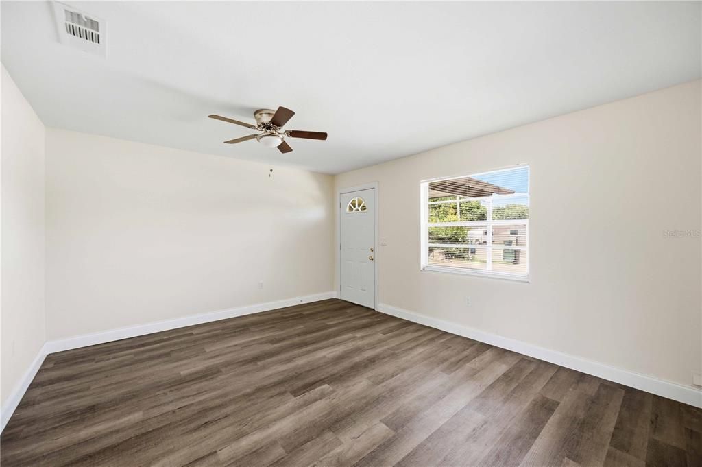 For Sale: $320,000 (3 beds, 1 baths, 1135 Square Feet)
