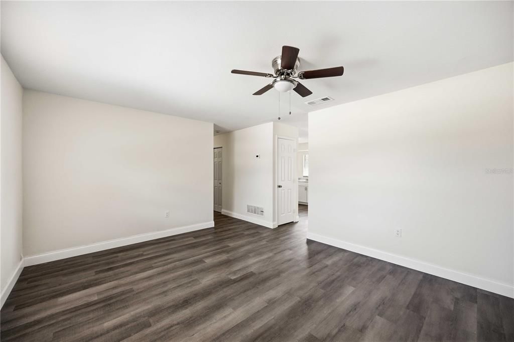 For Sale: $320,000 (3 beds, 1 baths, 1135 Square Feet)