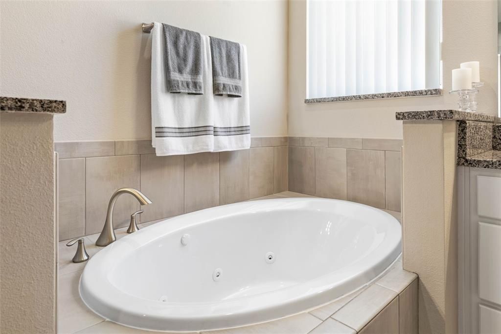 For Sale: $675,000 (4 beds, 3 baths, 2431 Square Feet)