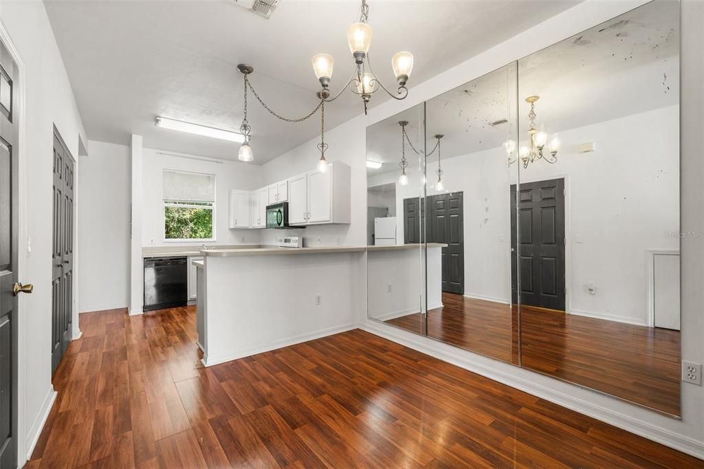 На продажу: $188,000 (2 спален, 2 ванн, 1176 Квадратных фут)